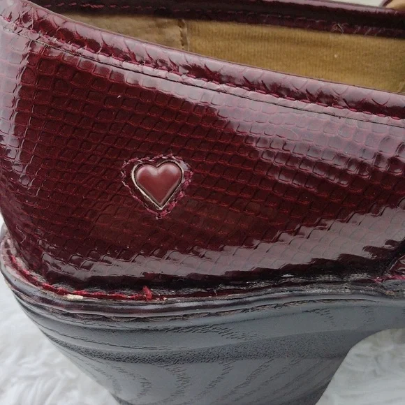 Nurse Mates Pillow Top Halle Burgundy Snakeskin Leather Round Toe Clog Shoes - Picture 14 of 16